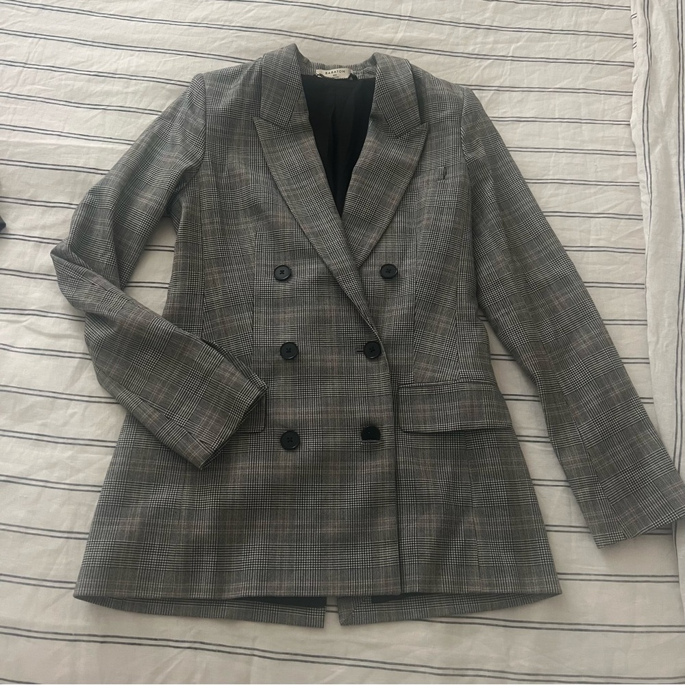 Like new Aritzia Babaton Double-Breasted Blazer